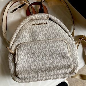 I am selling a brand new Michael Kors back pack, was never used